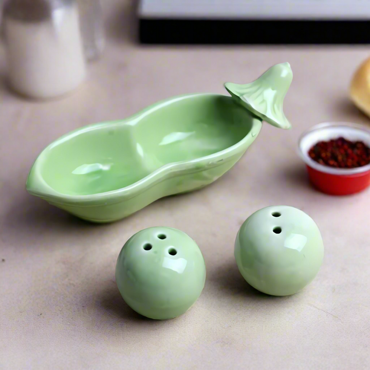 Peas In a Pod Salt And Pepper Shaker