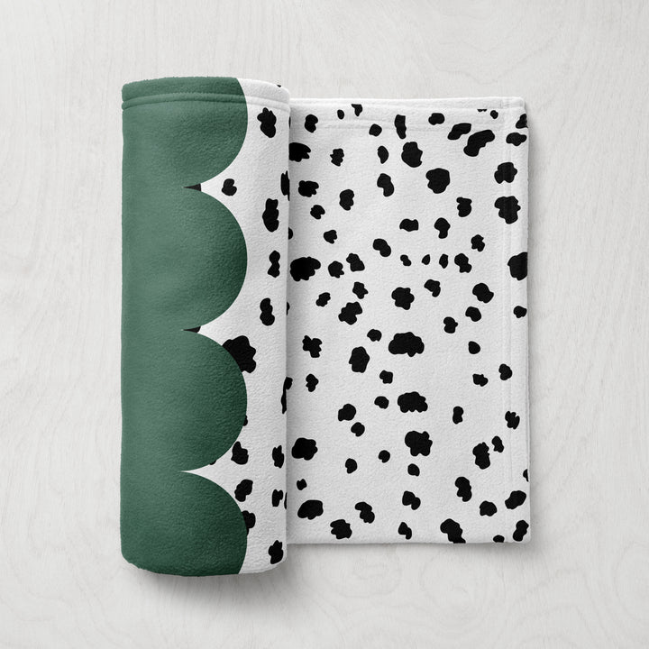 Green Scallop Spotted Fleece Blanket - Yililo