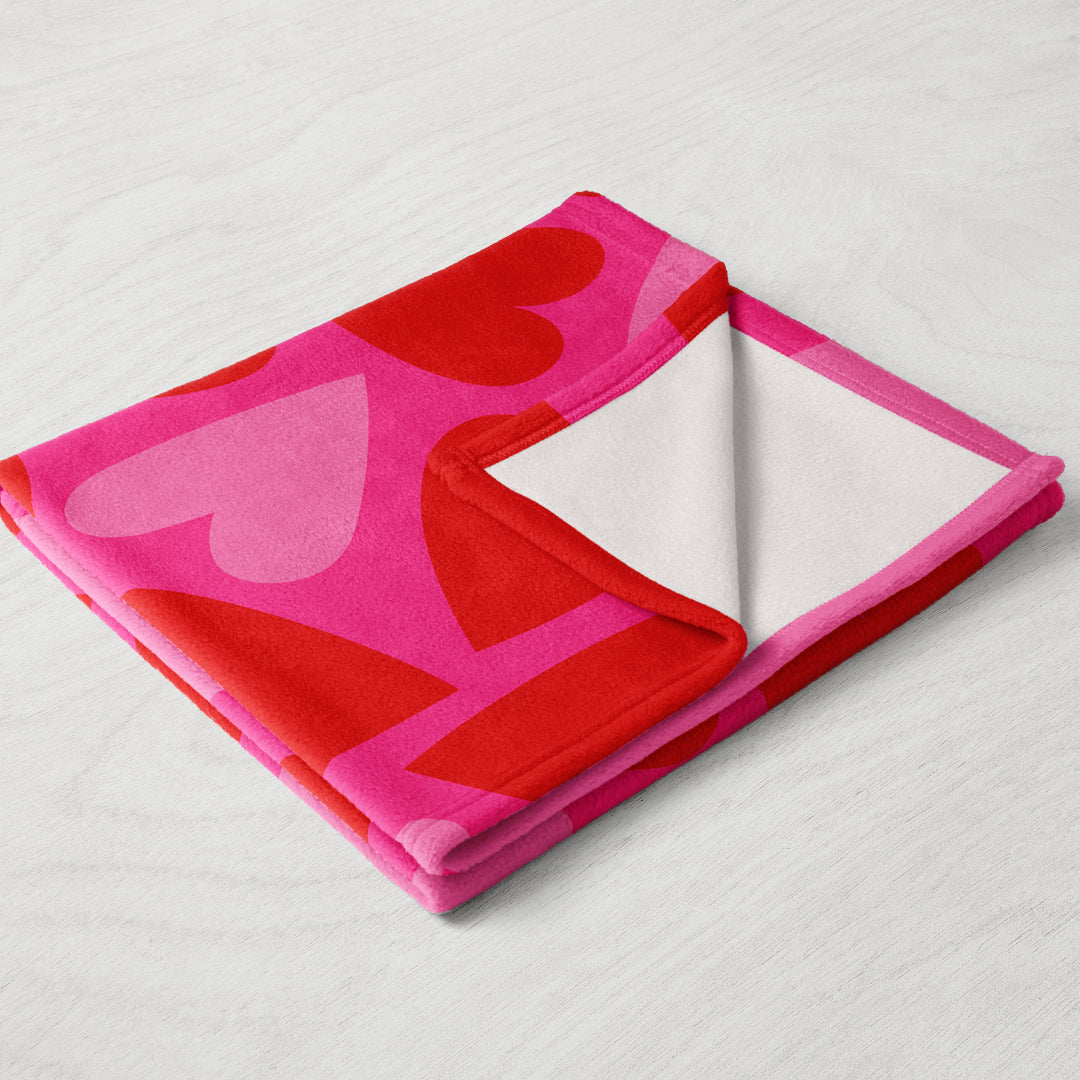 Red And Pink Heart Print Fleece Blanket - Yililo