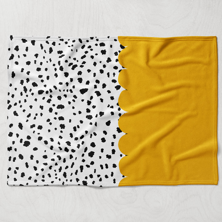 Yellow Spotted Scallop Fleece Blanket - Yililo