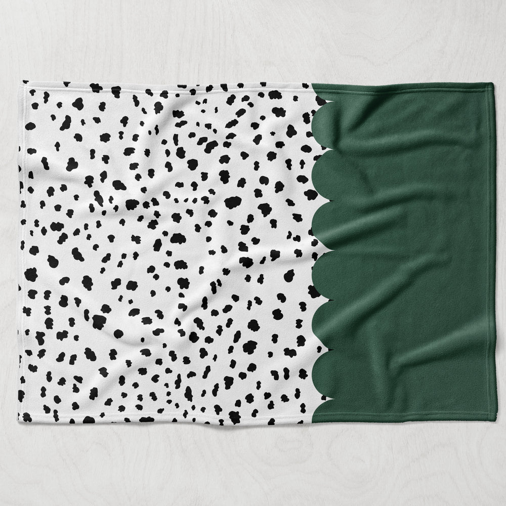 Green Scallop Spotted Fleece Blanket - Yililo